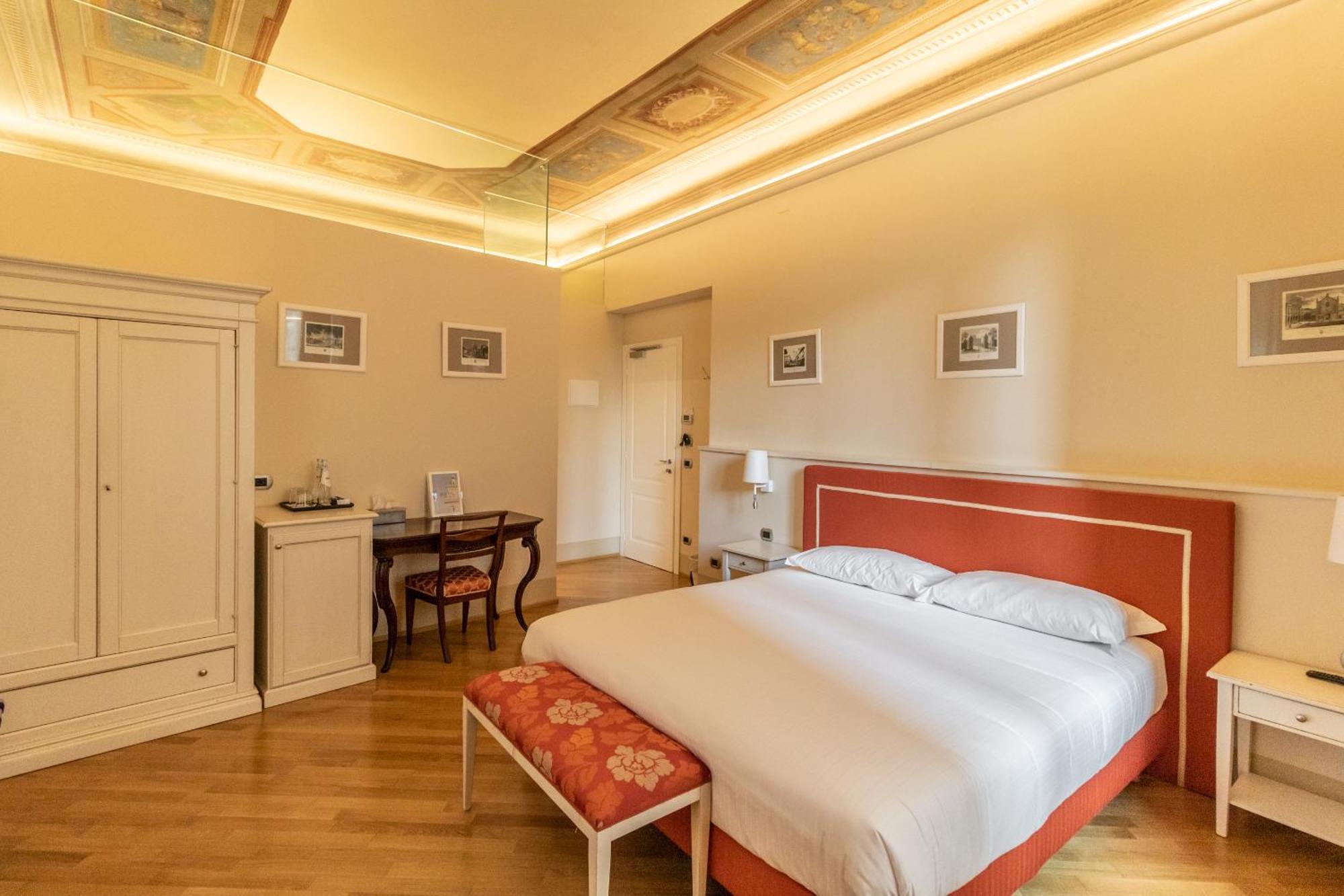 Casa Isolani Luxury Rooms Piazza Maggiore 1 Bologna Exterior photo